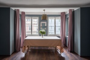 Large 1 Bedroom Apartment, 2 Sofa Beds | Living area | 43-inch flat-screen TV with cable channels, TV - Numa Salzburg Sonate (Salzburg)