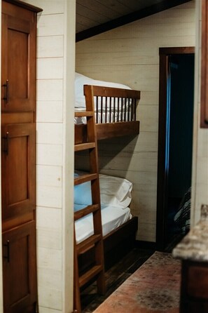 1 bedroom - Coosa Cottage at River Rocks Landing (Gadsden)
