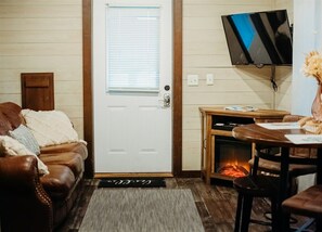 TV - Coosa Cottage at River Rocks Landing (Gadsden)