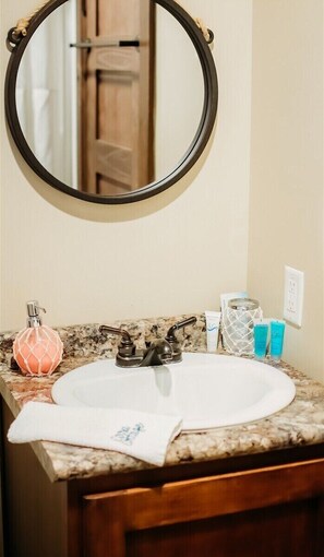 Bathtub, hair dryer - Coosa Cottage at River Rocks Landing (Gadsden)
