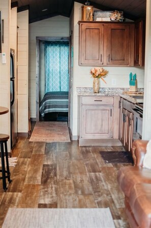 1 bedroom, bed sheets