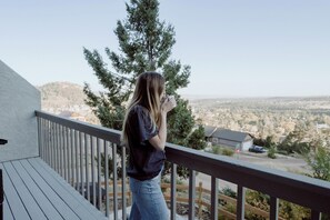 Property grounds - Dream location- Mountain Views, Reservoir trails, small town, close to USAFA (Palmer Lake)