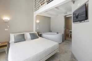 8 bedrooms, iron/ironing board, WiFi, bed sheets