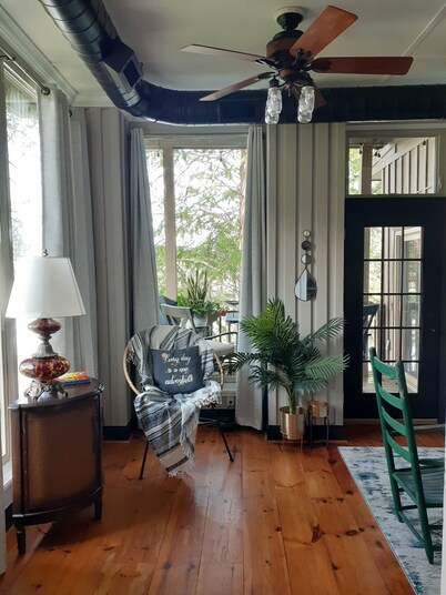 River View Retreat- So Cute, So Cozy- Short Walk to SRP Park & Downtown Augusta