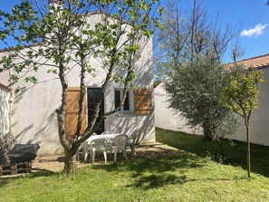 Outdoor dining - Family house with garden, 400m from the beach (La Brée-les-Bains)