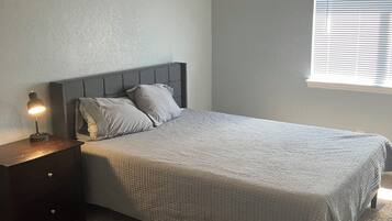 2 間睡房、可攜式嬰兒床、免費 Wi-Fi、床單