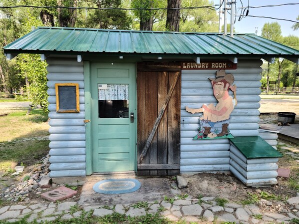 Exterior detail - Creekside Cabin with 2 King Beds (Riverside)