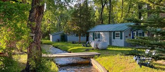 Creekside Cabin with 2 King Beds