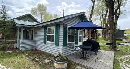 Tiny but Mighty | Jackalope Retreat Cabin in Riverside, Wyoming