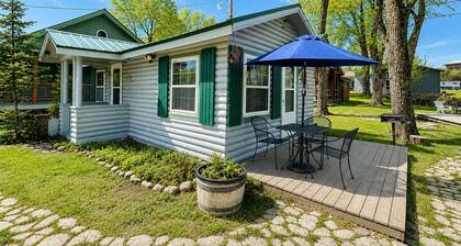 1930's Historic Cabin - 2 Twin Beds, Kitchen, Bathroom