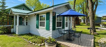 1930's Historic Cabin - 2 Twin Beds, Kitchen, Bathroom