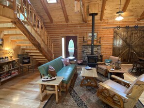 Smart TV, books - Rustic Luxury Lodge - Sleeps 10 (Riverside)