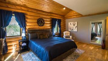 4 bedrooms, iron/ironing board, WiFi (free), bed sheets