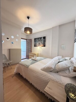 2 bedrooms, iron/ironing board, travel crib, free WiFi