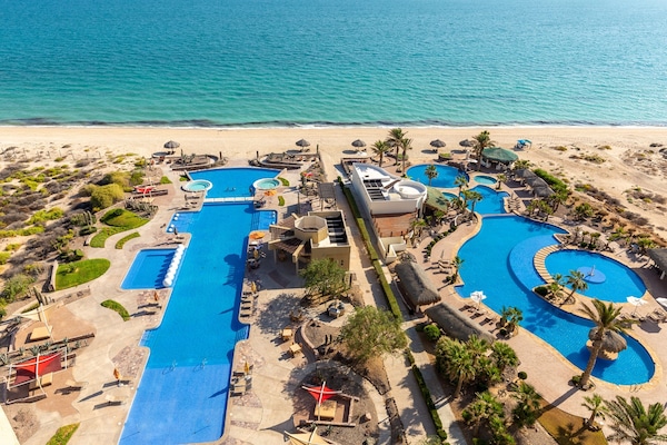 2 outdoor pools
