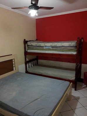 3 bedrooms, iron/ironing board, free WiFi, wheelchair access