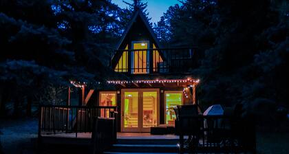 Riverside A-Frame Close to RMNP, 2 BDR King, 1 BTH, Autumn is the BEST season!