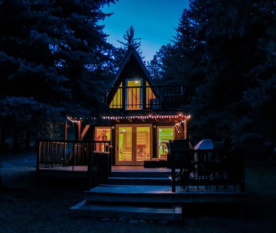 Riverside A-Frame Close to RMNP, 2 BDR King, 1 BTH, Fireplace, Adventure Awaits