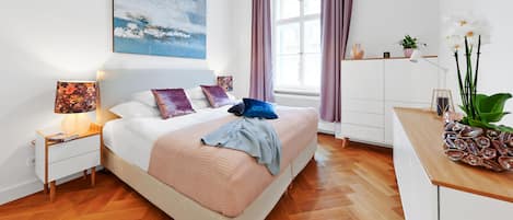 1 Schlafzimmer, Schreibtisch, Bügeleisen/Bügelbrett, Reisekinderbett