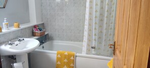 Combined shower/bathtub, hair dryer, towels, soap