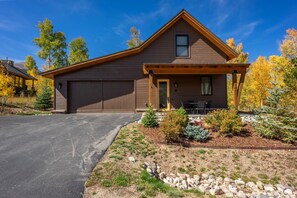 Exterior - Tresco House - Luxury Pet Friendly Mountain Rental (Silverthorne)
