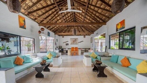 Lobby sitting area - Paraiso Casa Blanca (Acapulco)