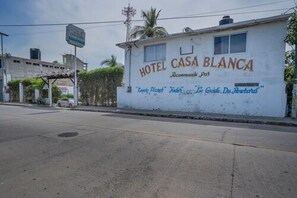 Front of property - Paraiso Casa Blanca (Acapulco)