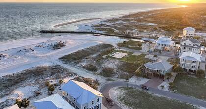 Beautiful, 2BR/2BA-beachside coastal cottage house, steps to the beach