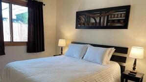 1 bedroom, desk, iron/ironing board, free WiFi - Malibu Canyon, Calabasas 1+1 Luxury Guest Suite (Calabasas)
