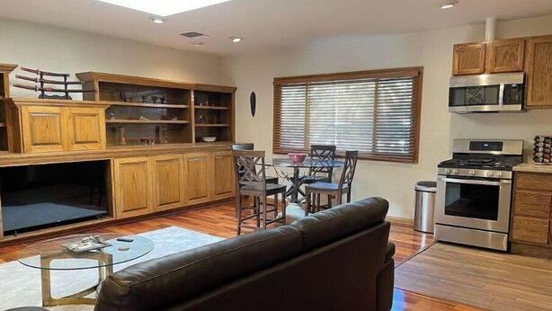 Interior - Malibu Canyon, Calabasas 1+1 Luxury Guest Suite (Calabasas)