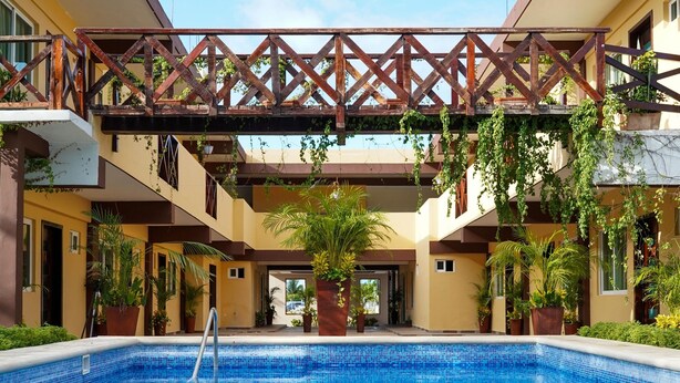 Unclassified image, 1 of 41, button - Framfor inn (Chetumal)