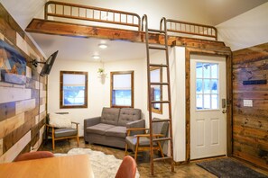 Interior - Teton Tiny Home- halfway between Targhee & JHMR (Victor)