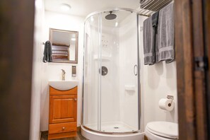 淋浴设施、吹风机、毛巾