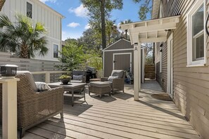 Outdoor dining - Stylish & Bright! Walk to Beach, Golf Cart, Patio (Isle of Palms)