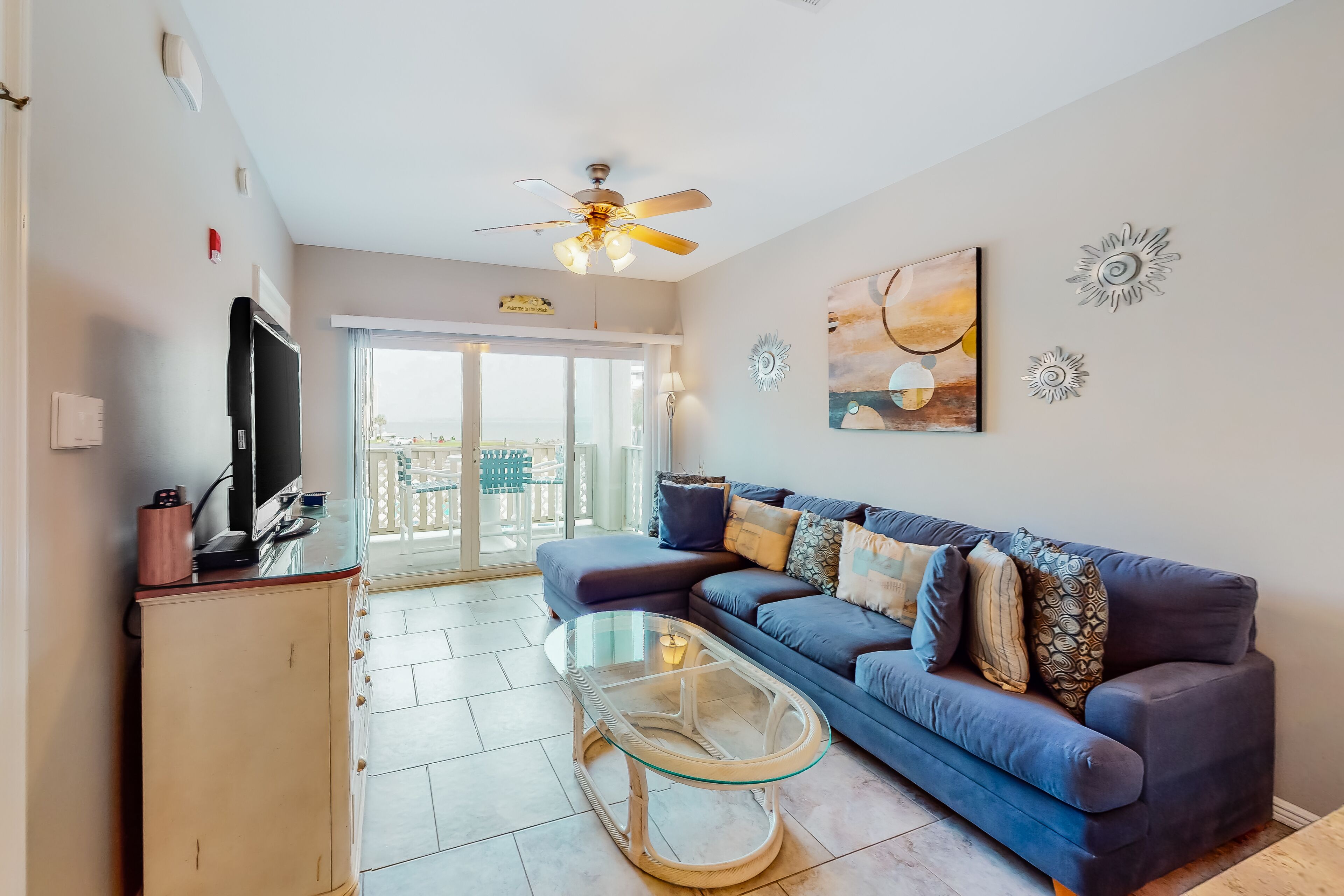 Fantastic Gulfside Condo w/Bay Views, Private WD, Shared Pool, WiFi, Central AC