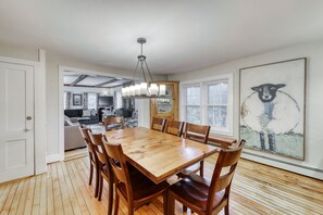 Dining - Two wonderful escapes with full kitchens, WiFi, private hot tub, & gas grill (Stowe)