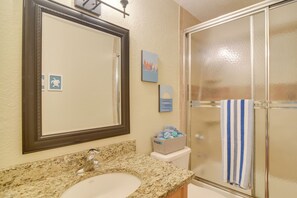 Hair dryer, towels - Sarasota Escape ~ 4 Mi to Siesta Key Beach! (Sarasota)