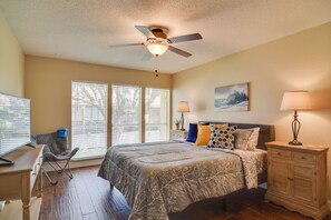 3 bedrooms, desk, Internet, bed sheets - Sarasota Escape ~ 4 Mi to Siesta Key Beach! (Sarasota)