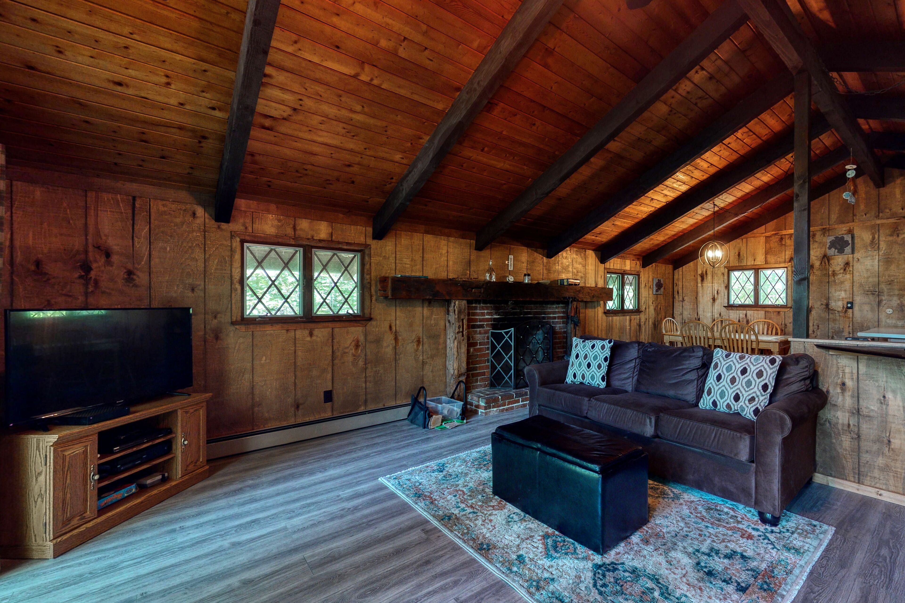 Dog-friendly mountain escape w/ wood fireplace & access to Birchview by the Saco