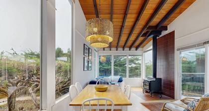 Bright Home 800 Feet from Salmon Creek Beach w/ Wood Stove & Pool Table
