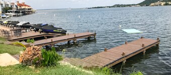 Condo Near Lake Horseshoe Bay w/ Private Balcony, Washer/Dryer, A/C, WiFi