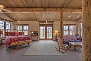 Iron/ironing board, Internet, bed sheets - Hike & Relax: Prescott Studio w/ Thumb Butte Views (Prescott)