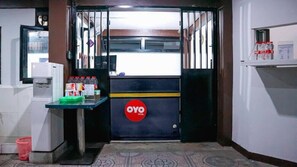 Dining - Super OYO 3728 Tunas Plaza Residence (Bekasi)