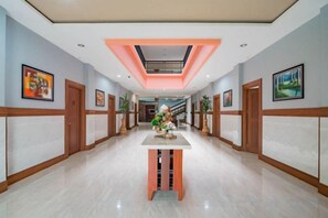 Unclassified image, 2 of 19, button - Sans Hotel Budaya Cirebon (Kesambi)