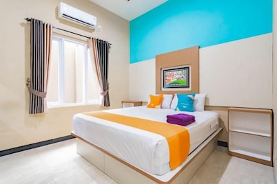 Sans Hotel Budaya Cirebon