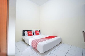 Room - OYO 324 Maleo Kostel (Depok)