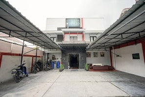 Exterior - OYO 324 Maleo Kostel (Depok)