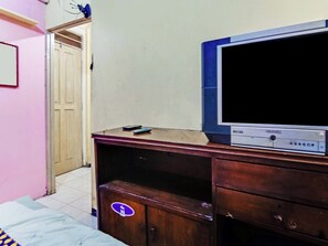 Room - Spot ON 90060 Jq Homestay Syariah (South Tangerang)