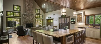 Spectacular Ski-In/Ski-Out Five Bedroom Lodge at The Highland of Harbor Springs
