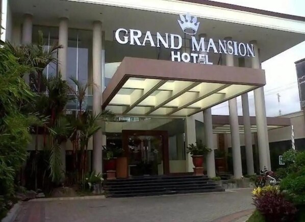 Exterior detail - Grand Mansion Hotel (Blitar)